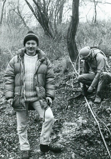 Sławomir Zagórski pod jaskinią Grzmiączka 1990, zbiory S. Zagórskiego