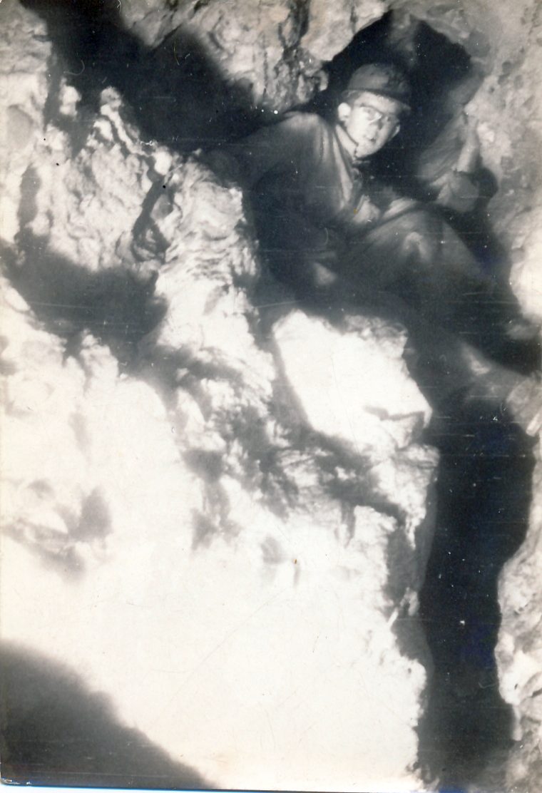 Grzegorz Haczewski w jaskini Kryspinowskiej, ok. 1961, Zbiory G. Haczewskiego